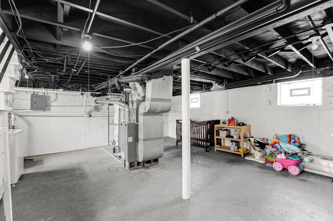 Building Photo - 16310 Carse Ave