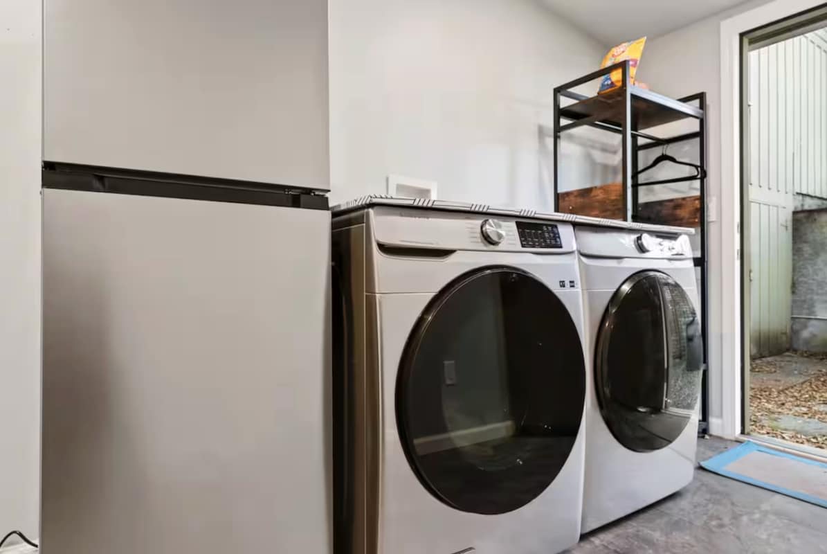 Building Photo - 1596 Ronne Dr