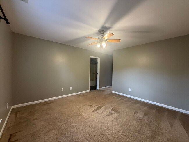 Building Photo - 717 Mallard Dr