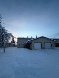 Building Photo - Spacious 4-bedroom / Heat included / 1 car garage