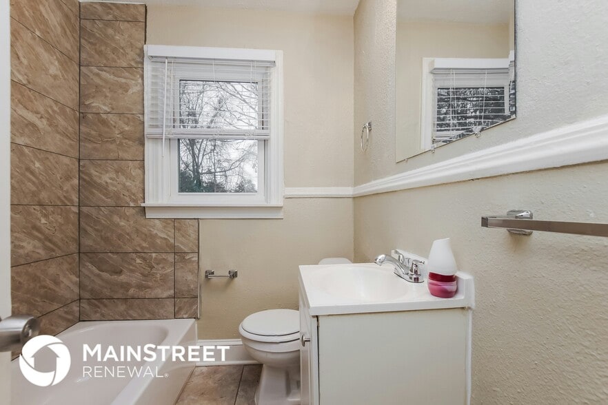 Building Photo - 1525 Effingham Rd