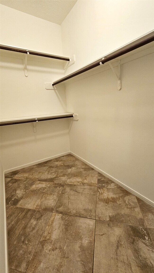 Building Photo - 305 Reinicke St