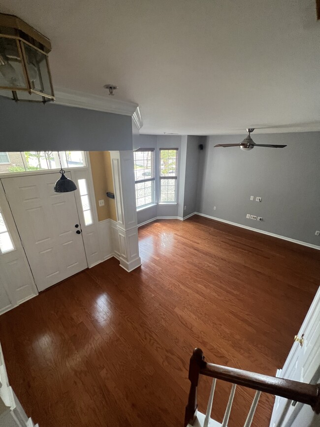 Building Photo - 700 Crooked Creek Dr