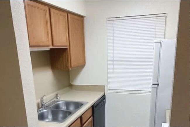 Building Photo - 400 Austin Rd