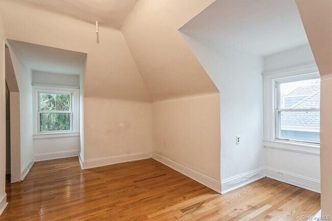 Building Photo - 80 Broadway