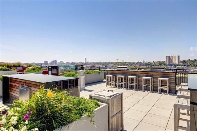 Building Photo - 1100 Maxwell Ln