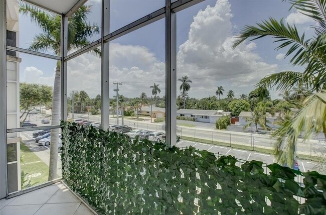 Building Photo - 3040 NE 16th Ave