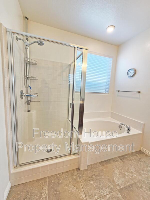 Building Photo - 3575 E Wallowa Dr
