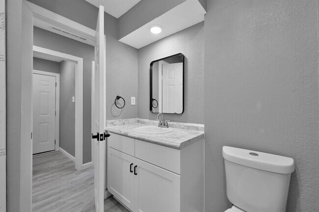 Building Photo - 22603 Pebworth Pl