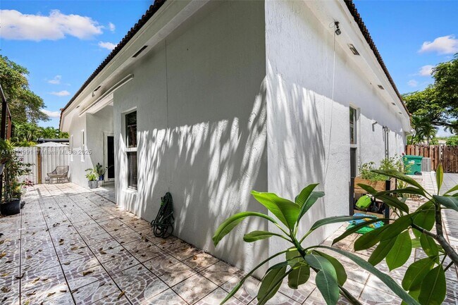 Building Photo - 16296 SW 83rd Ln