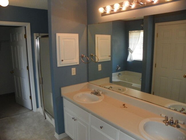 Building Photo - 3992 Holleyberry Ln