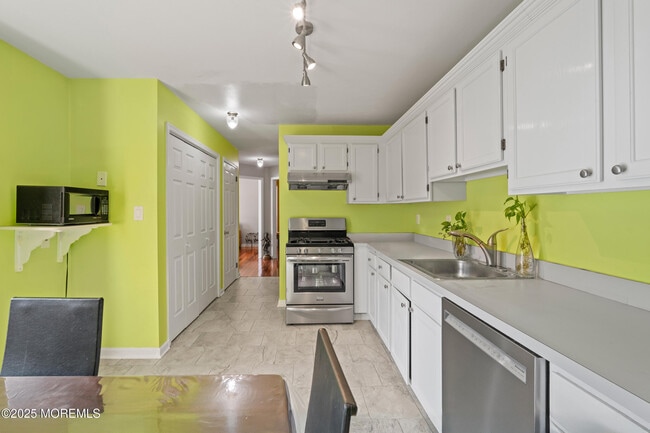 Building Photo - 7 Warbler Rd