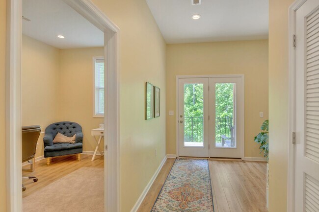 Building Photo - 151 Longwood Dr