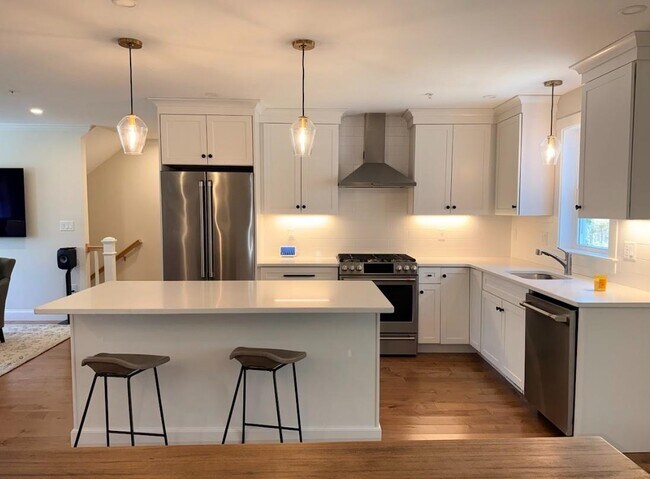 Building Photo - 293 Peverly Hill Rd