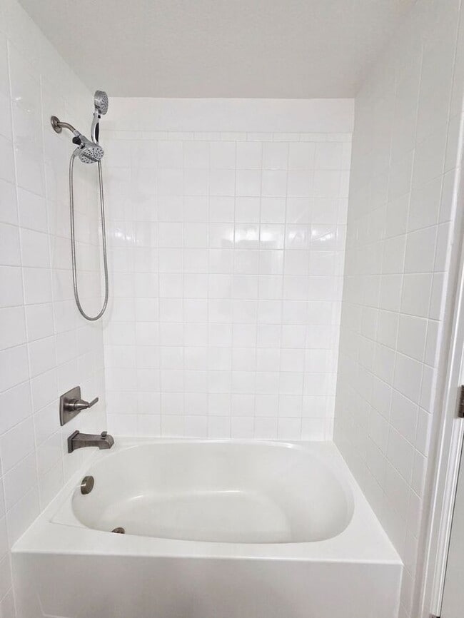 Building Photo - Charming, Spacious Townhome in a Prime Location | Move In Today & Save 50% on First Month