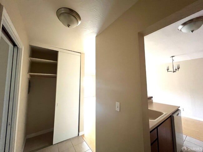 Building Photo - 965 Shorepoint Ct
