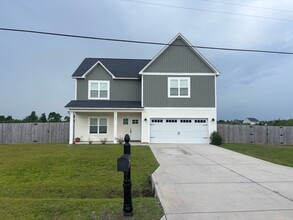 Building Photo - 423 Elgin Rd