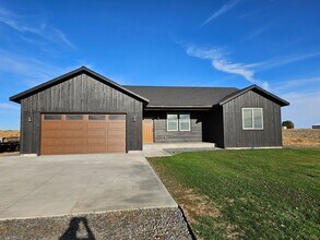Building Photo - 4 bed 2 bath New Build in McConihe area cl...
