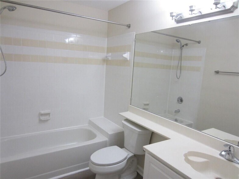 Building Photo - 4036 Oak Glenn Dr