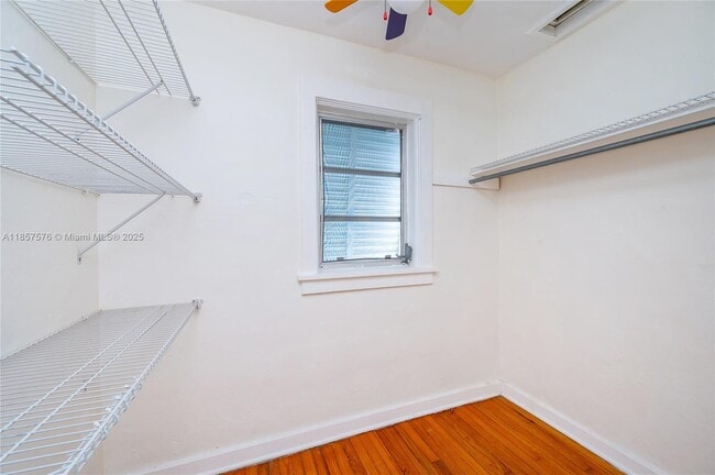 Building Photo - 2368 SW 26th St