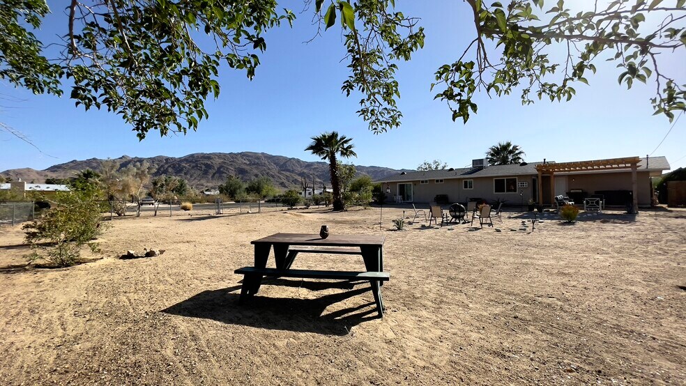 Building Photo - 6707 Palo Verde Ave