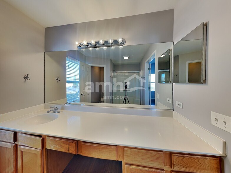 Building Photo - 2364 Chesapeake Bay