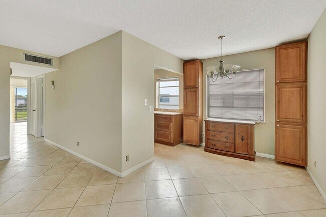 Building Photo - 187 Normandy Ln