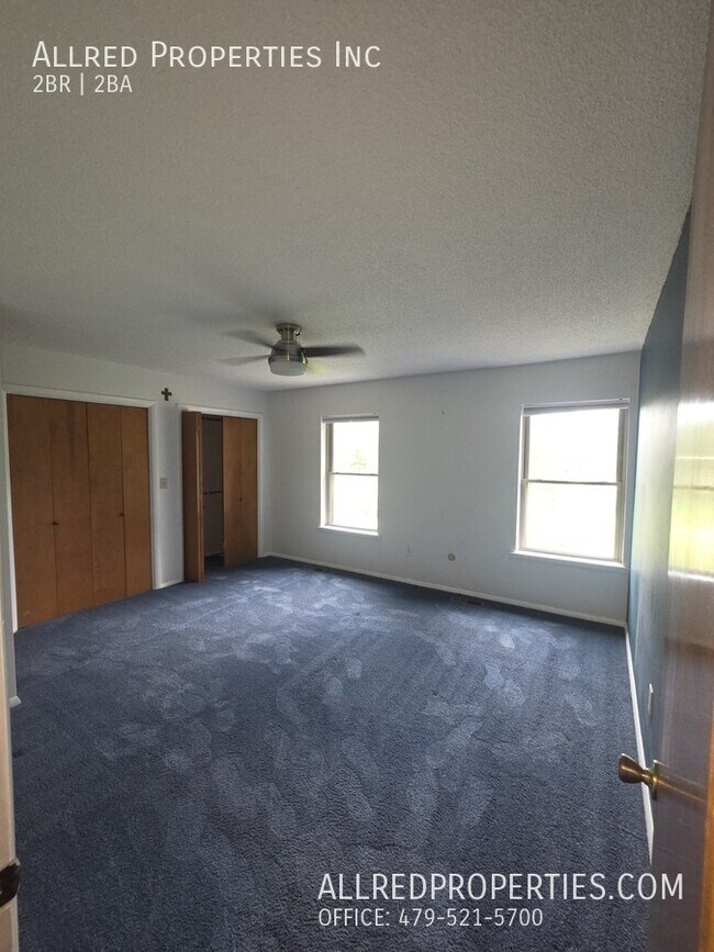 Building Photo - 2588 E Sweetbriar Dr