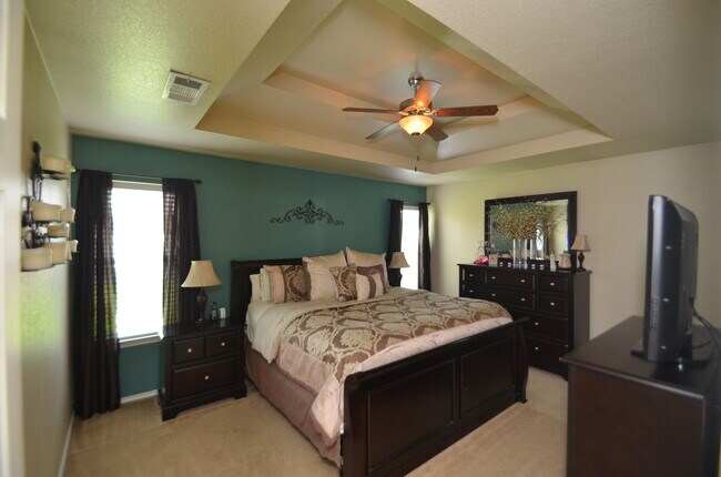 Building Photo - Gorgeous 3 bedroom 2 bath home in desired ...