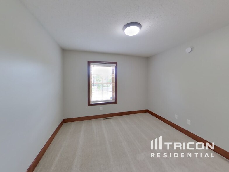 Building Photo - 11405 W Laketowne Dr