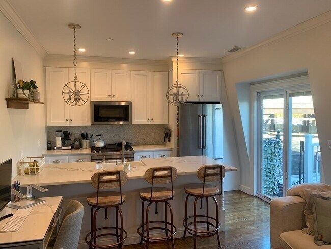 Building Photo - 31 Brighton St