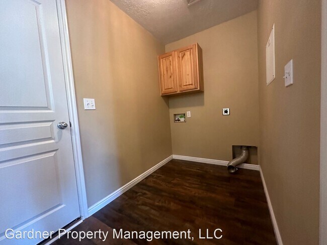 Building Photo - 3 br, 2 bath House - 814 S Cherokee Ave