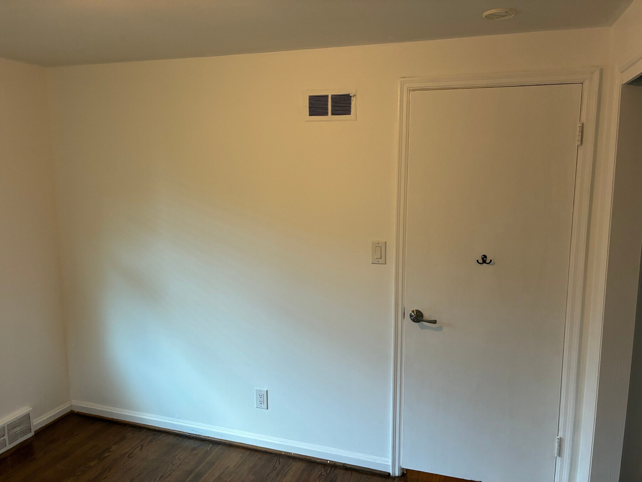 Building Photo - 3209 W 72nd St