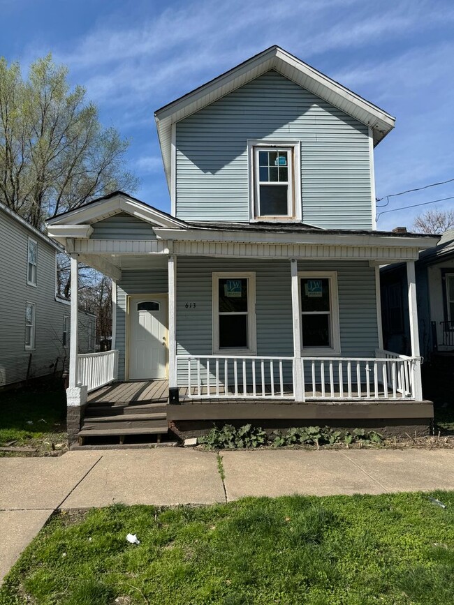 Primary Photo - Welcome to this charming 3 bedroom, 1 bath...