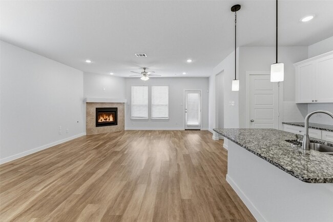 Building Photo - 305 Evans Dr