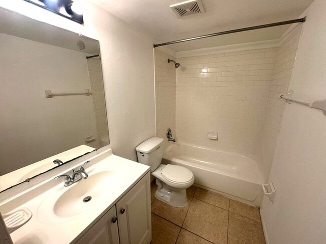 Building Photo - 2836 Somerset Park Dr