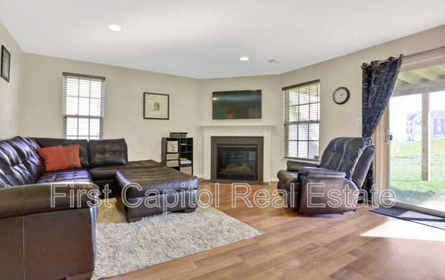 Building Photo - 923 Stonehaven Way