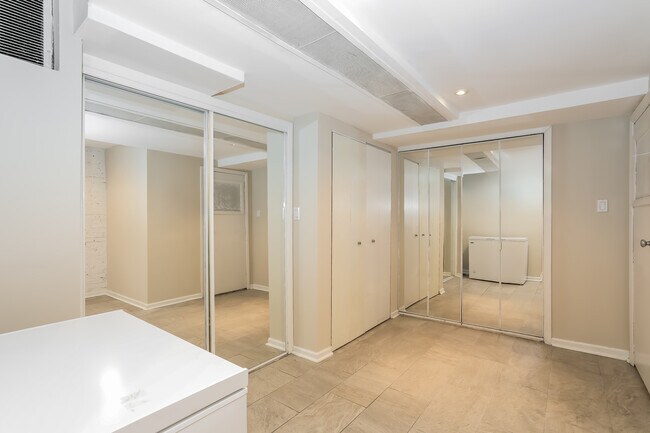 Building Photo - 2927 Cathedral Ave NW