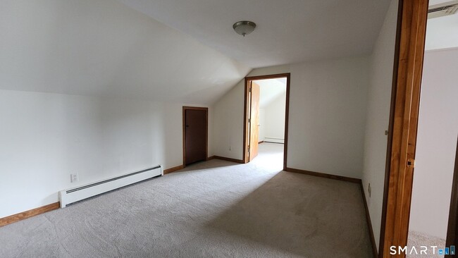 Building Photo - 16 Raymond Rd