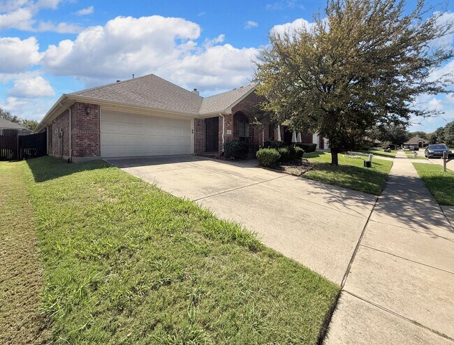 Building Photo - Beautiful, spacious 3B/2B home near the lake