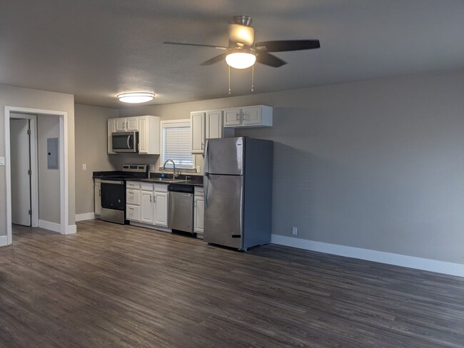 Building Photo - Move-in Special *$250 off of first-month r...