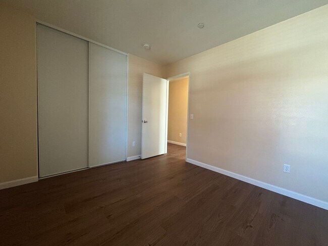 Building Photo - Eco-Friendly Home in Victorville