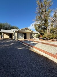 Building Photo - HOUSE FOR RENT