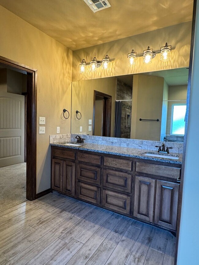 Building Photo - 8294 SE 90th St