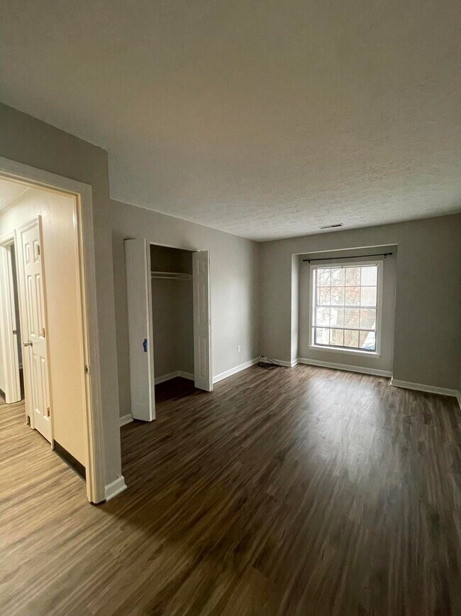 Building Photo - 404 Bainbridge Ct