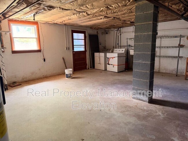 Building Photo - 197 Westwood Dr