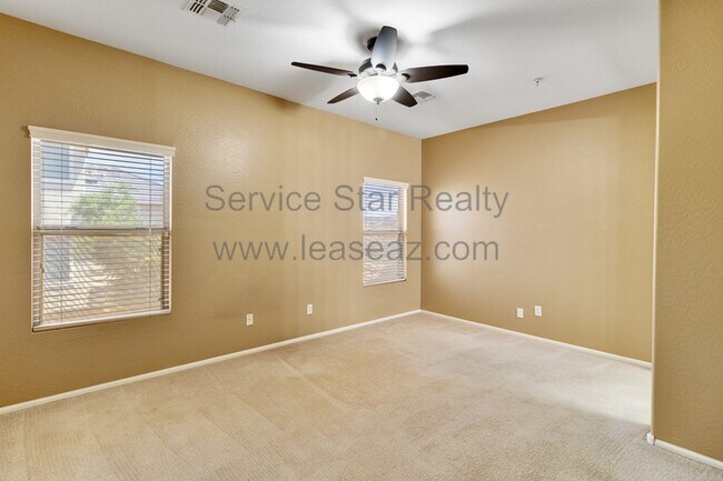 Building Photo - 978 E Corral St