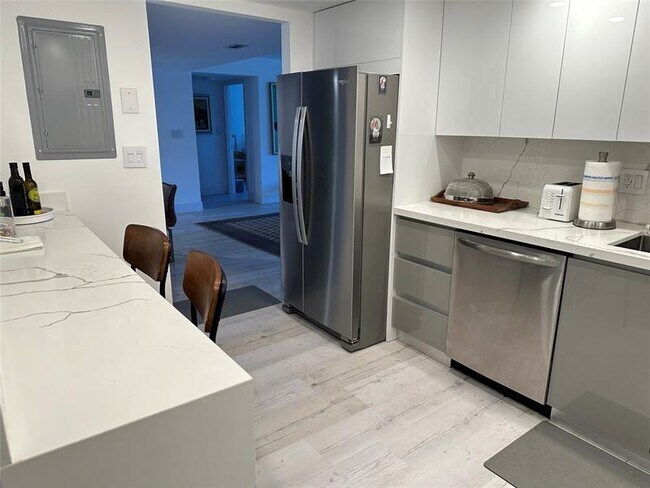 Building Photo - 5000 N Ocean Blvd