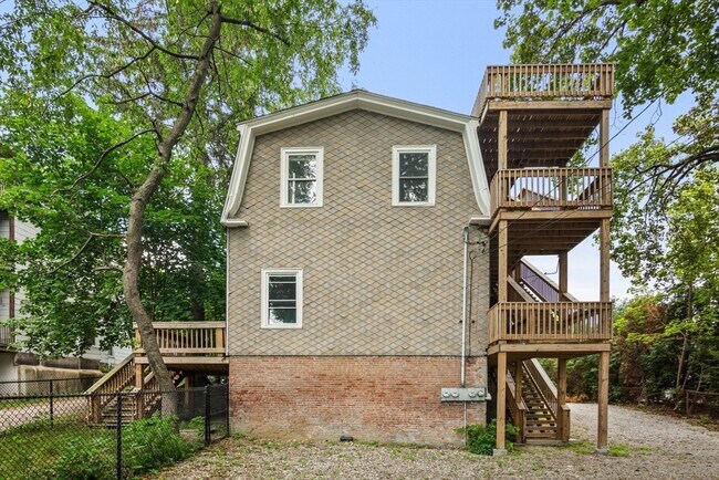 Building Photo - 35 Oak Ave