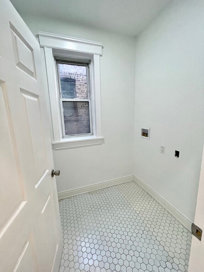 Building Photo - 1448 N Kedzie Ave